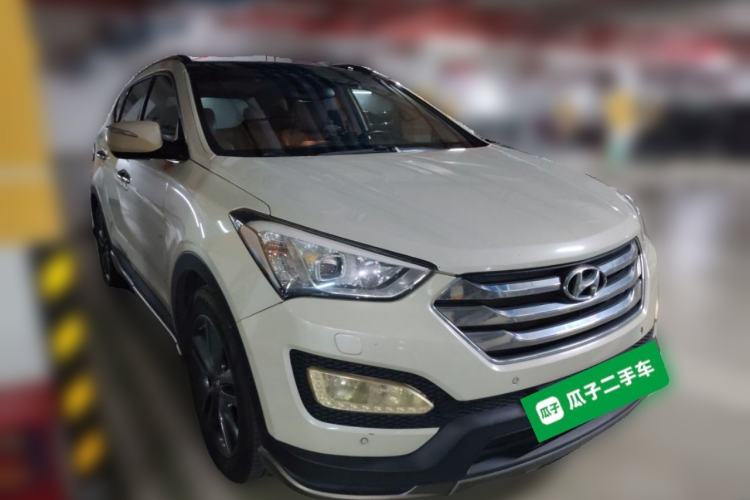 Used Hyundai Santa Fe Classic 2013 3.0L 4x4 Flagship Edition 7 Seats Euro IV Front Right 45 Deg