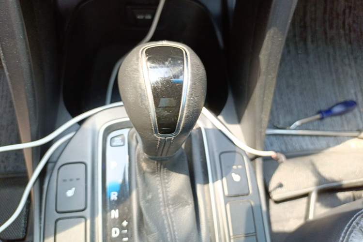 Used Hyundai Santa Fe Classic 2013 3.0L 4x4 Comfort Edition with Navigation 7 Seats Euro IV Gear Lever