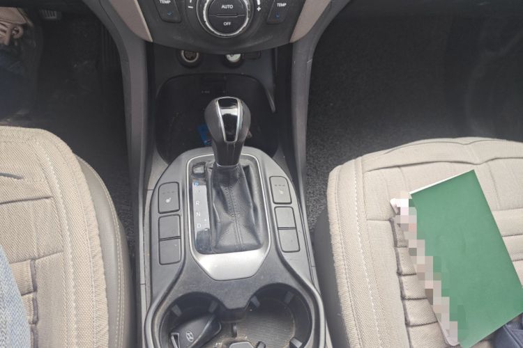 Used Hyundai Santa Fe Classic 2013 3.0L 4x4 Comfort Edition with Navigation 7 Seats Euro IV Gear Lever
