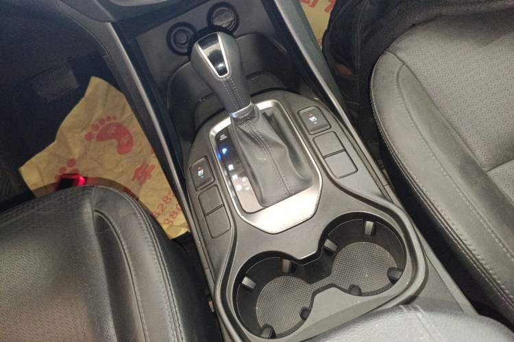 Used Hyundai Santa Fe Classic 2013 3.0L 4x4 Premium Edition 7-Seater Euro IV Gear Lever