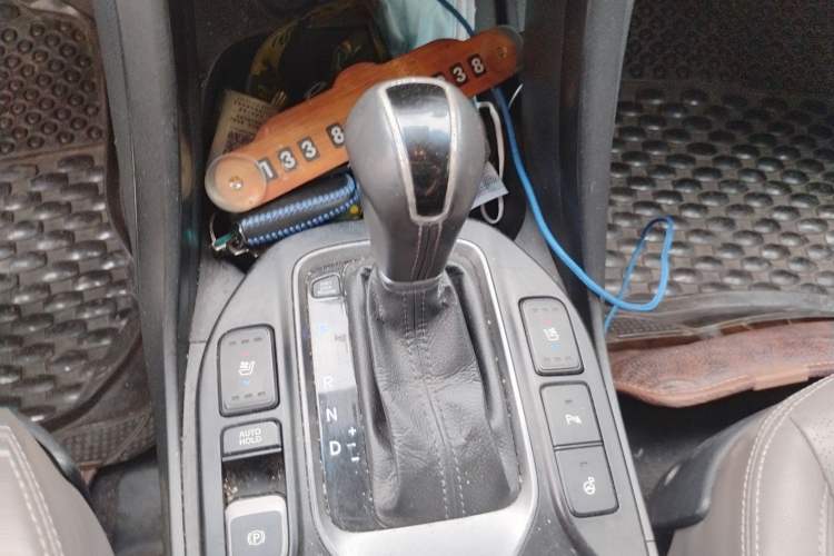 Used Hyundai Santa Fe Classic 2013 2.2T Four-Wheel Drive Flagship Edition 7 Seats Gear Lever