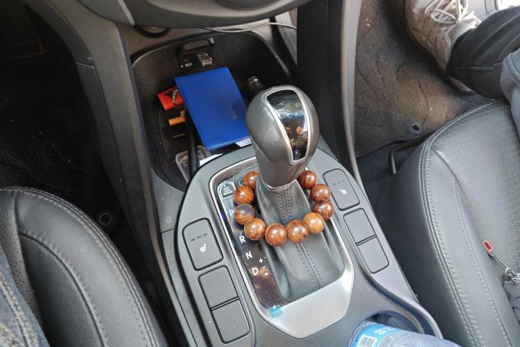 Used Hyundai Santa Fe Classic 2013 Facelift 3.0L 4x4 Comfort Edition with Navigation Euro IV compliant Gear Lever