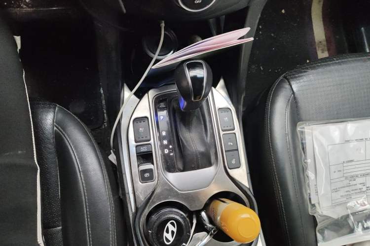 Used Hyundai Santa Fe Classic 2013 2.2T Four-Wheel Drive Flagship Edition 7 Seats Gear Lever