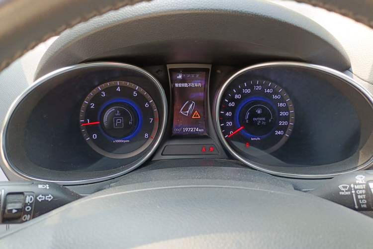 Used Hyundai Santa Fe Classic 2013 3.0L 4x4 Comfort Edition with Navigation 7 Seats Euro IV Instrument Cluster