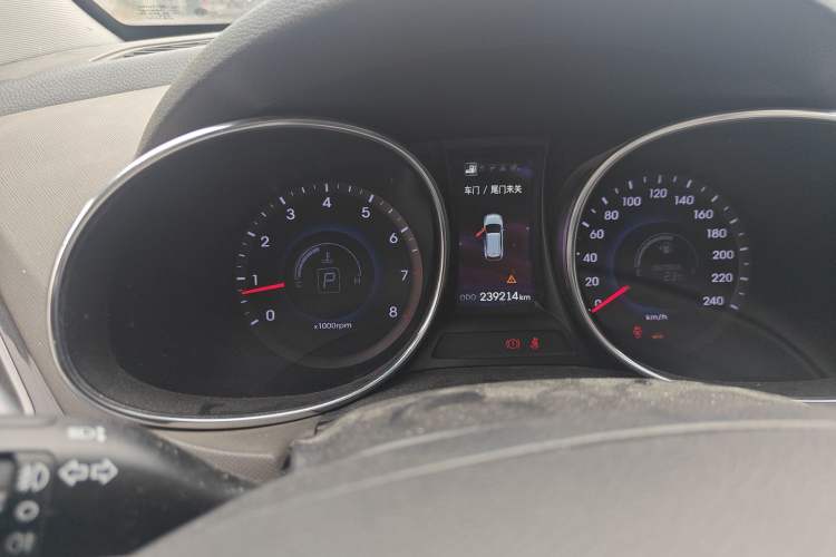 Used Hyundai Santa Fe Classic 2013 3.0L 4x4 Comfort Edition with Navigation 7 Seats Euro IV Instrument Cluster