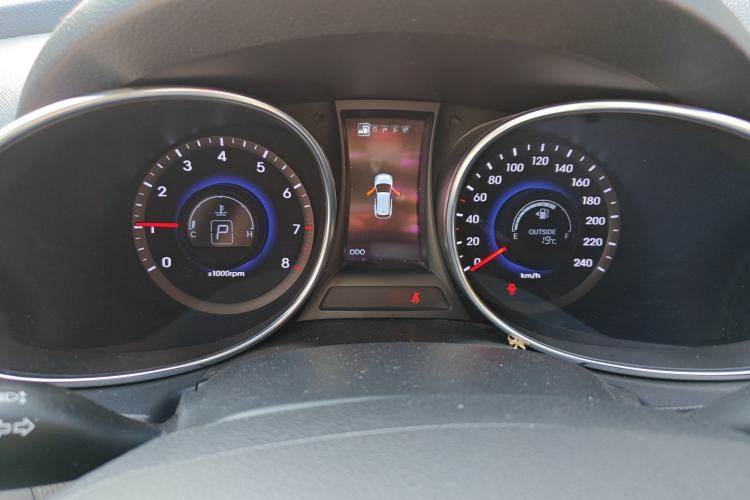 Used Hyundai Santa Fe Classic 2013 Facelift 3.0L 4x4 Comfort Edition with Navigation Euro IV compliant Instrument Cluster