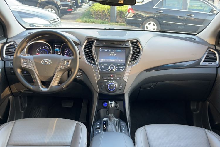 Used Hyundai Santa Fe Classic 2013 3.0L 4x4 Flagship Edition 7 Seats Euro IV Interior 3