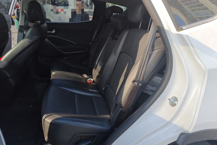 Used Hyundai Santa Fe Classic 2013 Facelift 3.0L 4x4 Comfort Edition with Navigation Euro IV compliant Interior 4