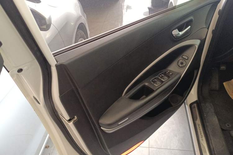 Used Hyundai Santa Fe Classic 2013 3.0L 4x4 Premium Edition 7-Seater Euro IV Left Front Door Interior