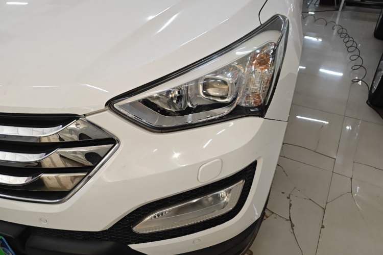 Used Hyundai Santa Fe Classic 2013 3.0L 4x4 Flagship Edition 7 Seats Euro IV Left Front Headlight