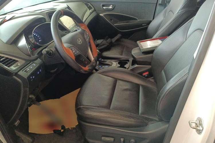 Used Hyundai Santa Fe Classic 2013 3.0L 4x4 Premium Edition 7-Seater Euro IV Left Front Seat