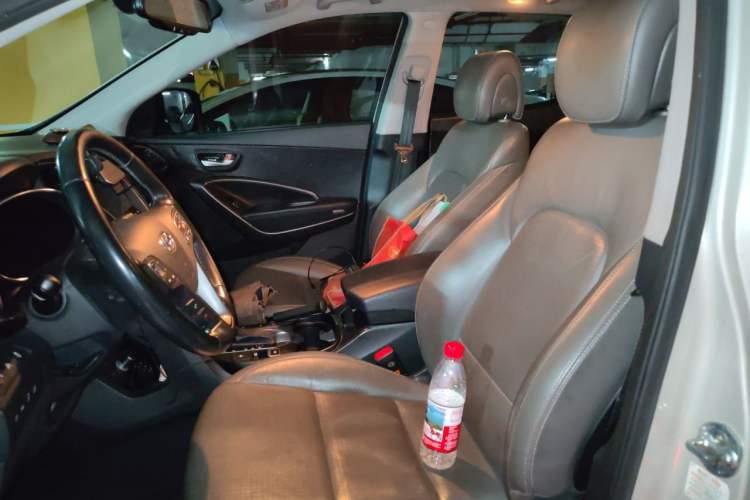 Used Hyundai Santa Fe Classic 2013 3.0L 4x4 Flagship Edition 7 Seats Euro IV Left Front Seat