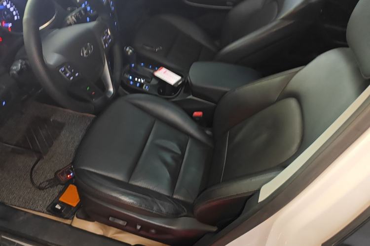Used Hyundai Santa Fe Classic 2013 3.0L 4x4 Flagship Edition 7 Seats Euro IV Left Front Seat