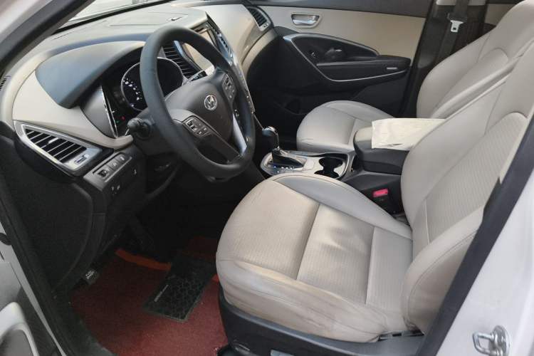 Used Hyundai Santa Fe Classic 2013 3.0L Four-Wheel Drive Comfort Edition 7 Seats Euro IV Left Front Seat