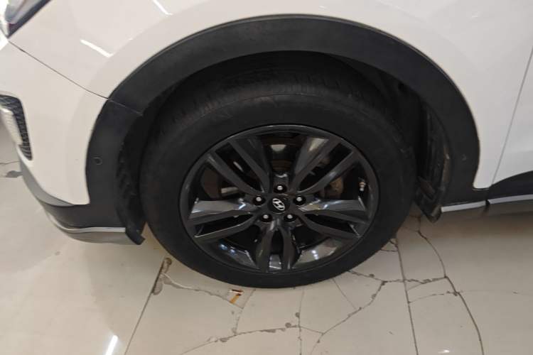 Used Hyundai Santa Fe Classic 2013 3.0L 4x4 Flagship Edition 7 Seats Euro IV Left Front Wheel Hub