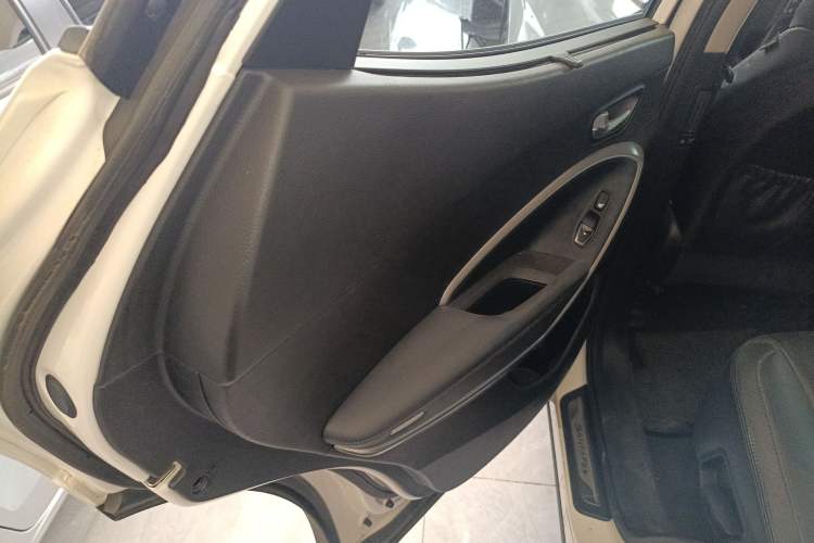 Used Hyundai Santa Fe Classic 2013 3.0L 4x4 Premium Edition 7-Seater Euro IV Left Rear Door Interior