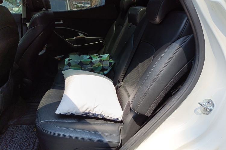 Used Hyundai Santa Fe Classic 2013 3.0L 4x4 Comfort Edition with Navigation 7 Seats Euro IV Left Rear Seat