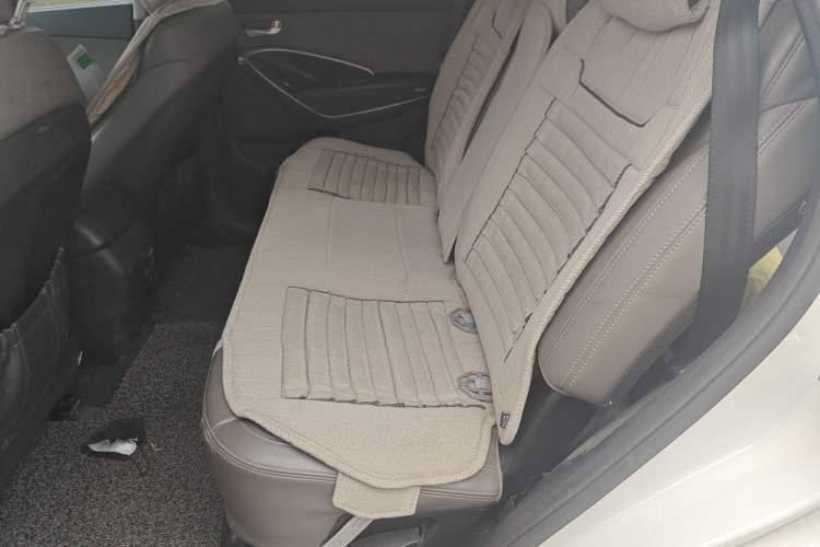 Used Hyundai Santa Fe Classic 2013 3.0L 4x4 Comfort Edition with Navigation 7 Seats Euro IV Left Rear Seat