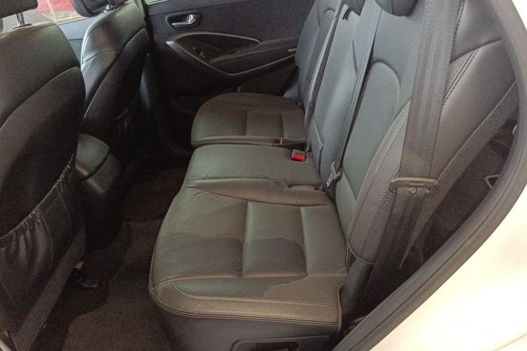 Used Hyundai Santa Fe Classic 2013 3.0L 4x4 Premium Edition 7-Seater Euro IV Left Rear Seat