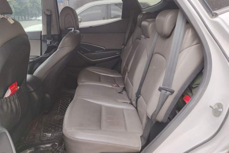 Used Hyundai Santa Fe Classic 2013 2.2T Four-Wheel Drive Flagship Edition 7 Seats Left Rear Seat