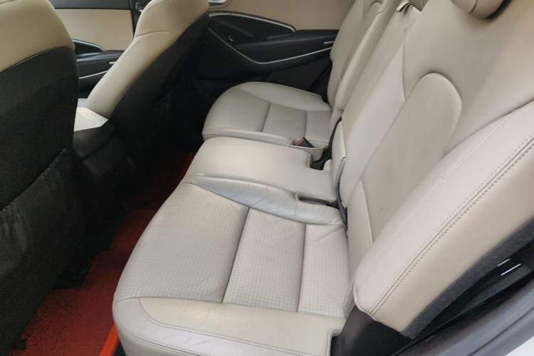 Used Hyundai Santa Fe Classic 2013 3.0L Four-Wheel Drive Comfort Edition 7 Seats Euro IV Left Rear Seat