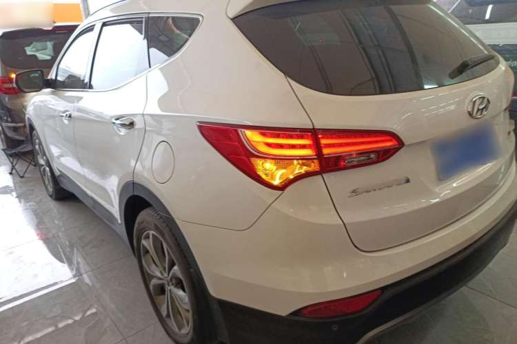 Used Hyundai Santa Fe Classic 2013 3.0L 4x4 Premium Edition 7-Seater Euro IV Left Side