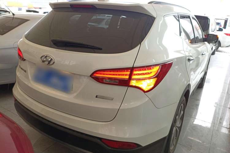 Used Hyundai Santa Fe Classic 2013 3.0L 4x4 Premium Edition 7-Seater Euro IV Rear Right 45 Deg