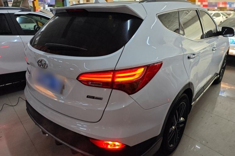 Used Hyundai Santa Fe Classic 2013 3.0L 4x4 Flagship Edition 7 Seats Euro IV Rear Right 45 Deg