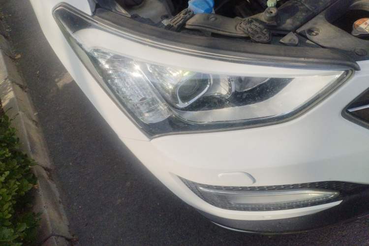 Used Hyundai Santa Fe Classic  Right Front Headlight