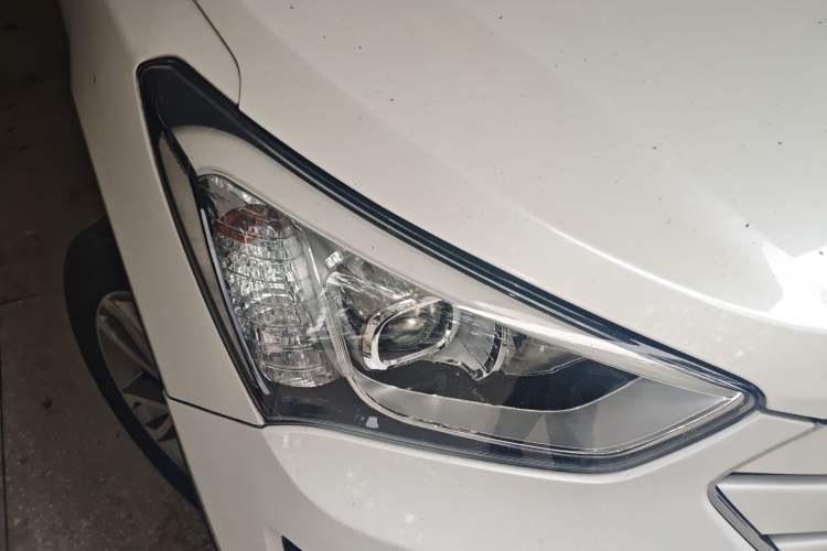Used Hyundai Santa Fe Classic 2013 3.0L Four-Wheel Drive Luxury Edition 7 Seats Euro IV Right Front Headlight