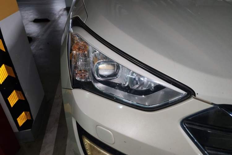 Used Hyundai Santa Fe Classic 2013 3.0L 4x4 Flagship Edition 7 Seats Euro IV Right Front Headlight