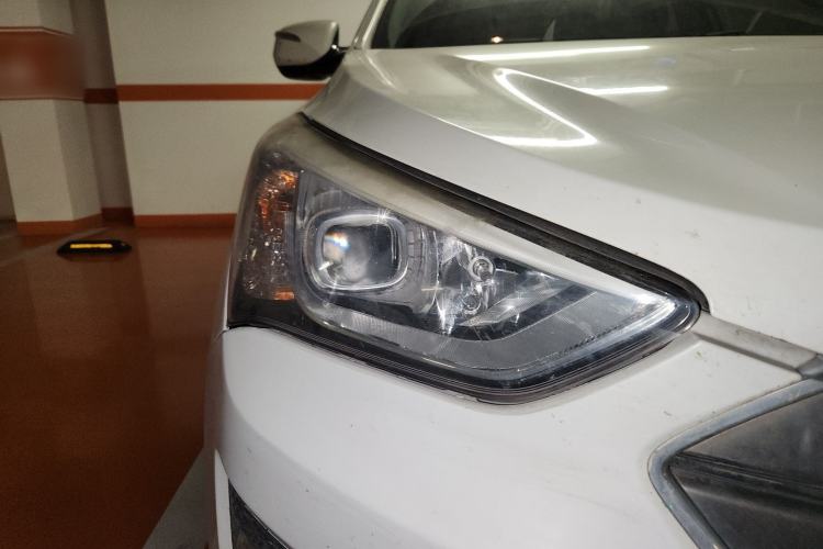 Used Hyundai Santa Fe Classic 2013 Revised Version 3.0L Four-Wheel Drive Deluxe Edition Euro IV Right Front Headlight