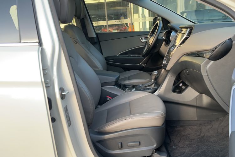 Used Hyundai Santa Fe Classic 2013 3.0L 4x4 Flagship Edition 7 Seats Euro IV Right Front Seat