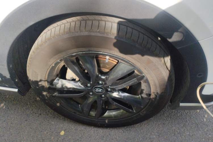 Used Hyundai Santa Fe Classic  Right Front Wheel Hub