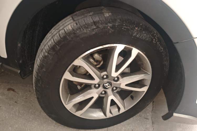 Used Hyundai Santa Fe Classic 2013 3.0L Four-Wheel Drive Luxury Edition 7 Seats Euro IV Right Front Wheel Hub