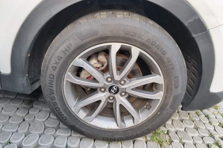 Used Hyundai Santa Fe Classic 2013 3.0L Four-Wheel Drive Comfort Edition 7 Seats Euro IV Right Front Wheel Hub