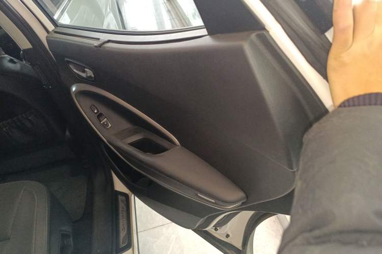 Used Hyundai Santa Fe Classic 2013 3.0L 4x4 Premium Edition 7-Seater Euro IV Right Rear Door Interior