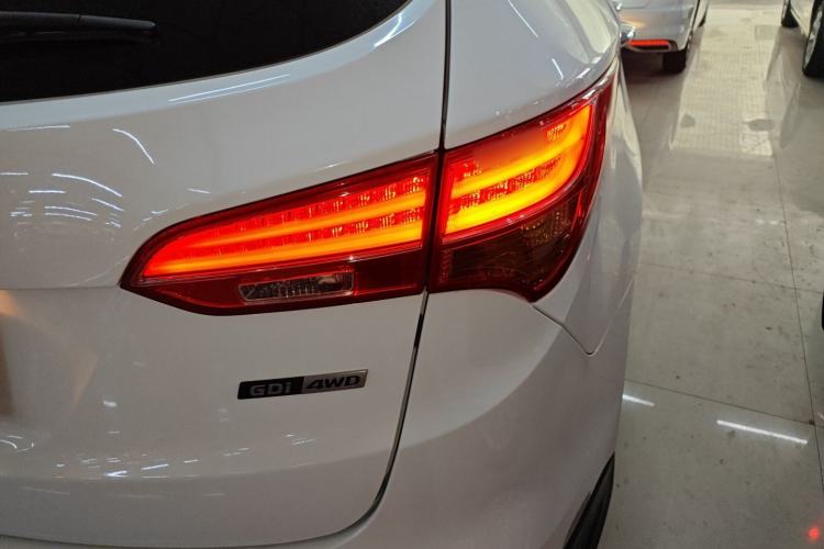 Used Hyundai Santa Fe Classic 2013 3.0L 4x4 Flagship Edition 7 Seats Euro IV Right Rear Taillight