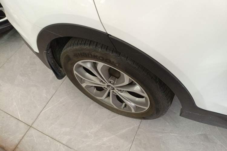 Used Hyundai Santa Fe Classic 2013 3.0L 4x4 Premium Edition 7-Seater Euro IV Right Rear Wheel Hub