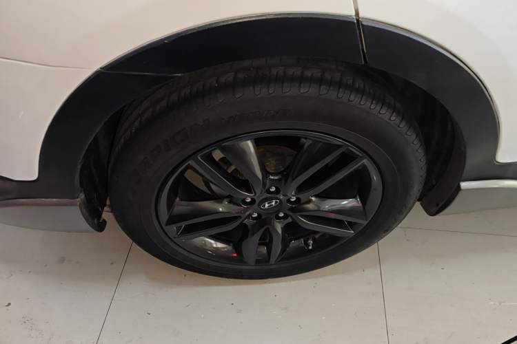Used Hyundai Santa Fe Classic 2013 3.0L 4x4 Flagship Edition 7 Seats Euro IV Right Rear Wheel Hub