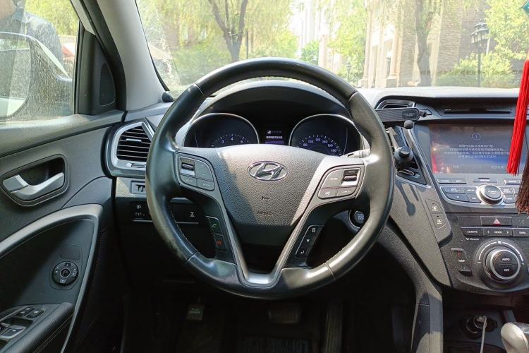 Used Hyundai Santa Fe Classic 2013 3.0L 4x4 Comfort Edition with Navigation 7 Seats Euro IV Steering Wheel