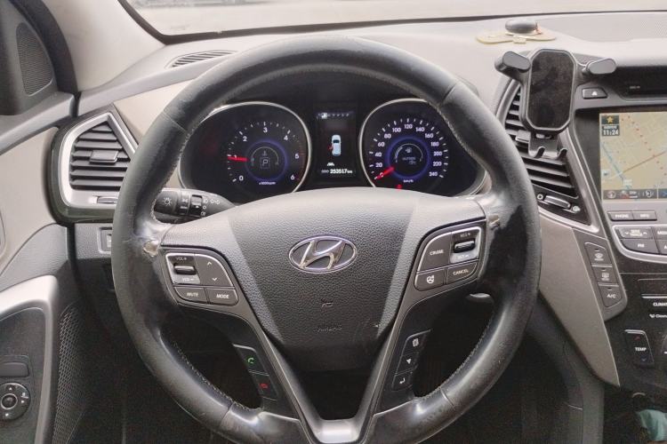 Used Hyundai Santa Fe Classic 2013 2.2T Four-Wheel Drive Flagship Edition 7 Seats Steering Wheel