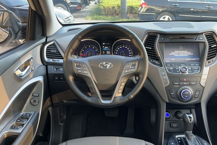 Used Hyundai Santa Fe Classic 2013 3.0L 4x4 Flagship Edition 7 Seats Euro IV Steering Wheel