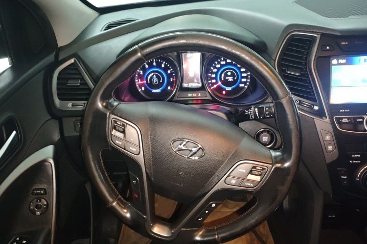 Used Hyundai Santa Fe Classic 2013 3.0L Four-Wheel Drive Luxury Edition 7 Seats Euro IV Steering Wheel
