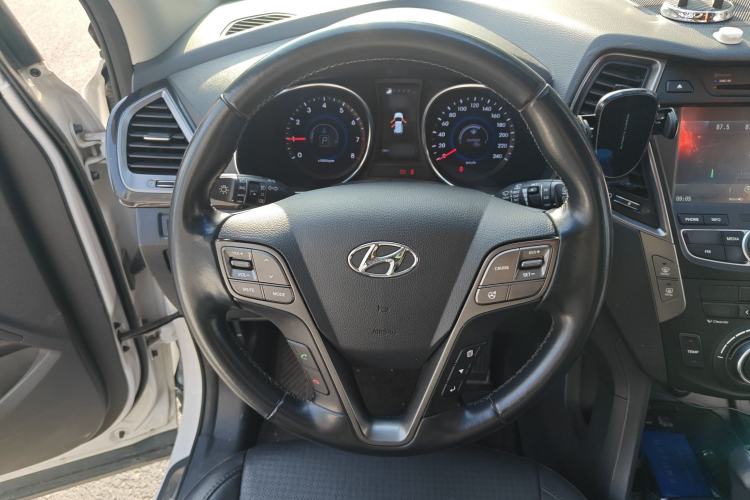 Used Hyundai Santa Fe Classic 2013 Facelift 3.0L 4x4 Comfort Edition with Navigation Euro IV compliant Steering Wheel