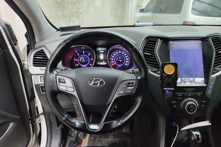 Used Hyundai Santa Fe Classic 2013 2.2T Four-Wheel Drive Flagship Edition 7 Seats Steering Wheel