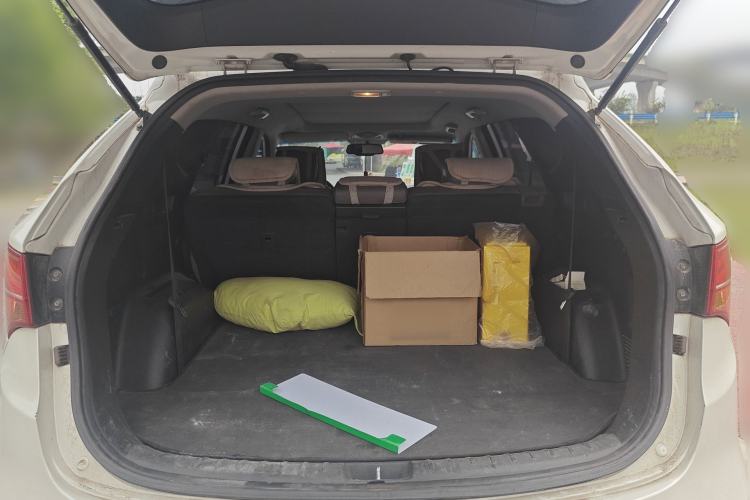 Used Hyundai Santa Fe Classic 2013 3.0L 4x4 Comfort Edition with Navigation 7 Seats Euro IV Trunk