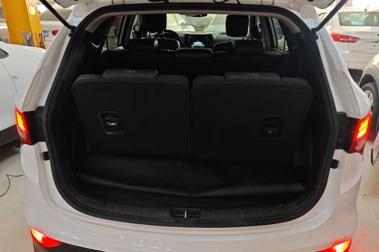 Used Hyundai Santa Fe Classic 2013 3.0L 4x4 Flagship Edition 7 Seats Euro IV Trunk