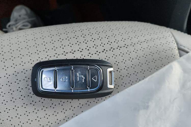 Used Hyundai Santa Fe Classic 2013 3.0L Four-Wheel Drive Comfort Edition 7 Seats Euro IV Vehicle Key