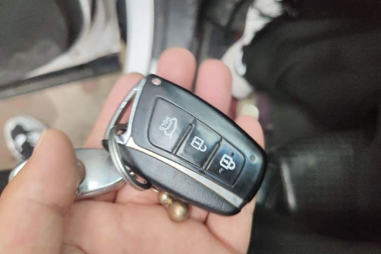 Used Hyundai Santa Fe Classic 2013 2.2T Four-Wheel Drive Flagship Edition 7 Seats Vehicle Key